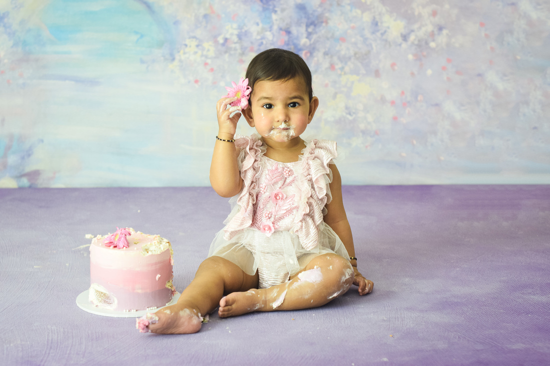 Cake Smash Photography | Victoria Sturdy | Cambridge Cambridgeshire | Newborn Photographer